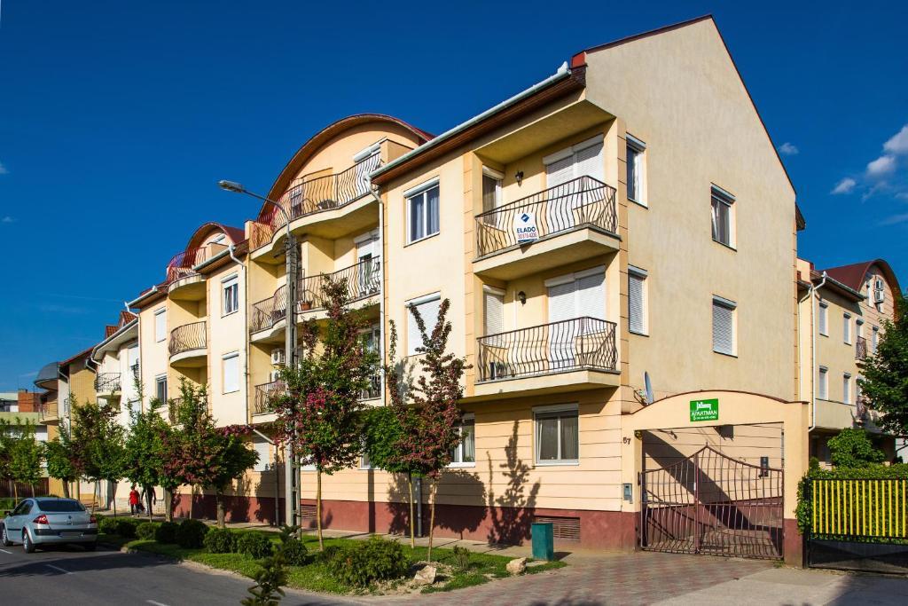 Lux Apartmanok Hajdúszoboszló Δωμάτιο φωτογραφία