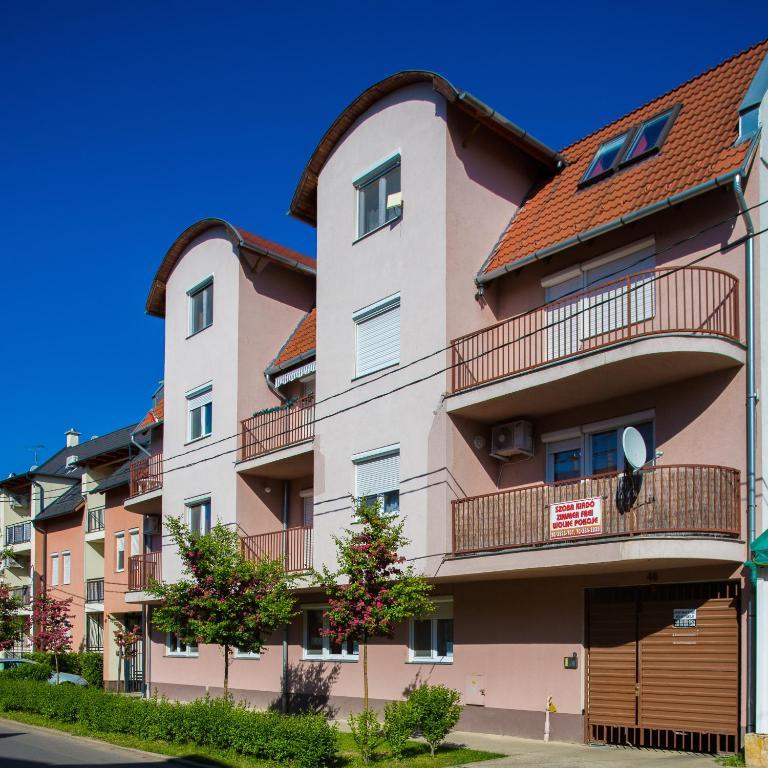 Lux Apartmanok Hajdúszoboszló Δωμάτιο φωτογραφία